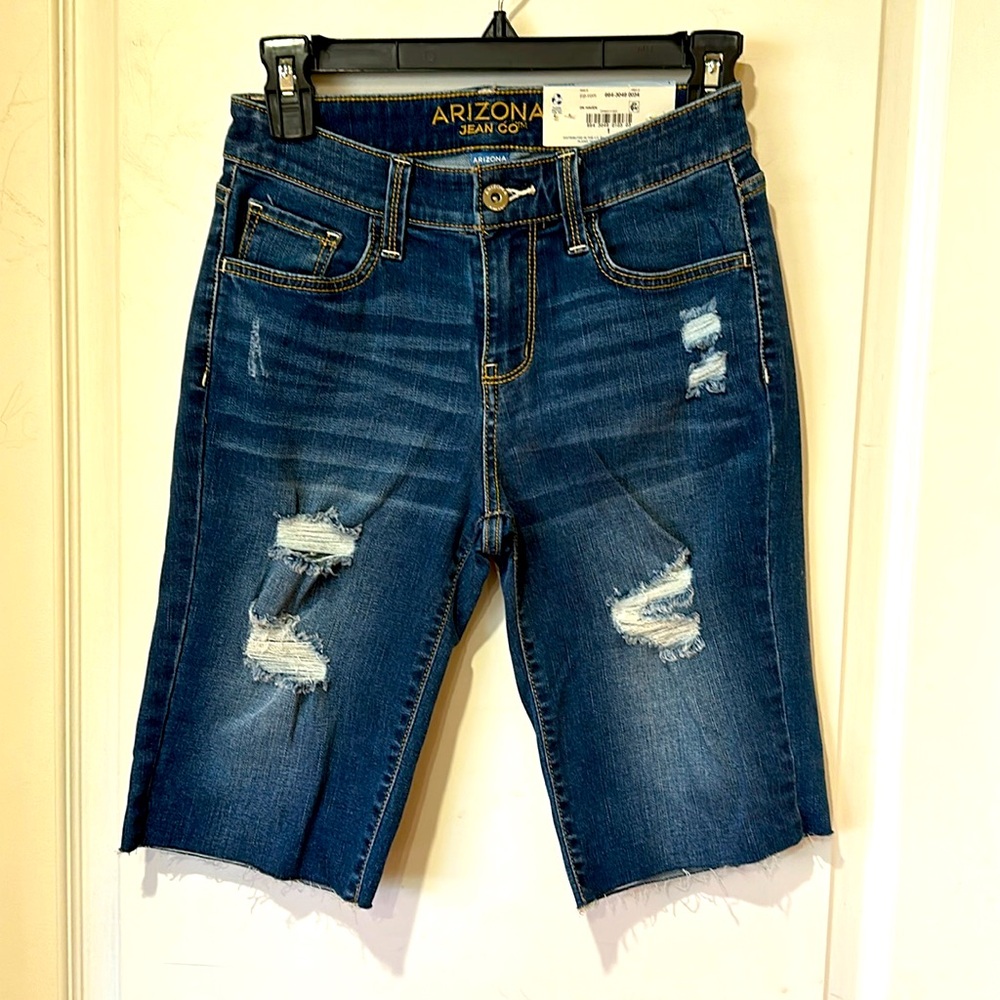 Arizona Jean Co women’s juniors Bermuda Jean shorts size 1 new with tags